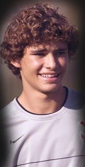 Sou Fã do Dodô,lateral-esquerdo do Corinthians ele já tem passaporte carimbado na seleção brasileira sub-17 e foi alçado ao time principal na metade de 2009.