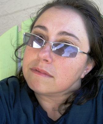 Boston native. 20 yrs experience in nonprofit organization management + fundraising + development; single suburban mom; reading, computers + science