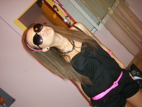 latin_girl15's profile picture. 