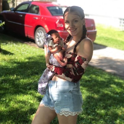 19 years young 🤟🏻 Minding my own, so do the same 🖕🏻 Mommy to a baby girl, Ameelia Rose🌹 Bi🌈 Snapchat; sexy-mama13 add me 🤪