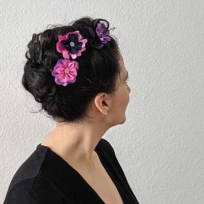 PolyglotOne's profile picture. Socially awkward in three languages 🇪🇸 🇺🇸🇩🇪 (she/her)
Tutora de ELE desde 2015
Mit Mann, Kind (3J) und einer sanierungsbedürftigen Fachwerkvilla.