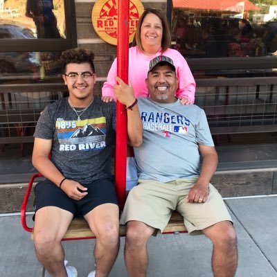 PamRiojas's profile picture. ❤️❤️my family!!!