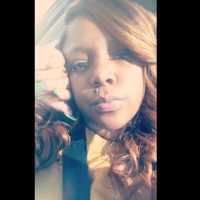 _simplyNu's profile picture. Let's just say I'm living 💅🏾