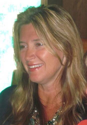 jenvasil's profile picture. Married, kids, dogs, birds. Walk on the beach to keep sanity - some would argue it doesn't work: )