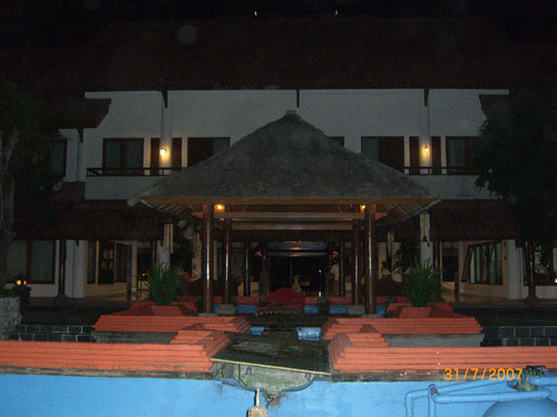 Goodway Hotels & Resort is located in Nusa Dua, Bali’s glamorous tourist enclave and is in the company of posh properties and accommodations.