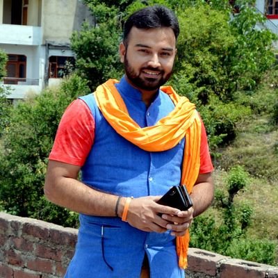 मनमौजी,खानाबदोश,फक्कड़,बैरागी, असभ्य, असहिष्णु,आवारा, गँवार।
इनका एक मिक्सचर😉