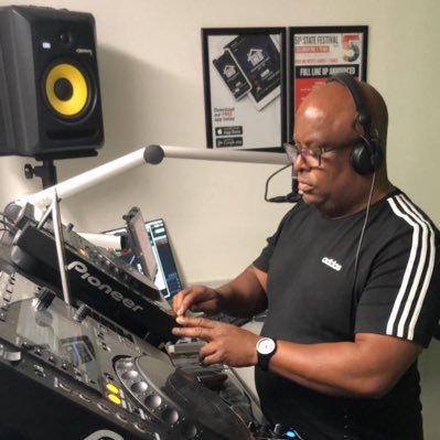 Lover of people and entertainer! Download the House FM App and listen worldwide 24/7 - 365 https://t.co/jqgmOo5Ucj
