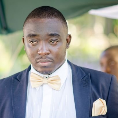 Fchauraya10's profile picture. Gold💰,Shumba Murambwi 🦁Mudzimu mukuru,Manchester United 🏆🥇⚽️Loving,humorous father of three and husband to one