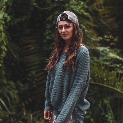 swooningsierra's profile picture. Welcoming myself back to the world of tweets and blue check marks.