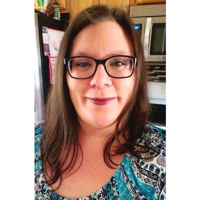 Wife. 💑
SAHM of 8 kids. 👬👭👭👨👦
Book lover. 📚
Crazy Plant Lady. 🌱🌿