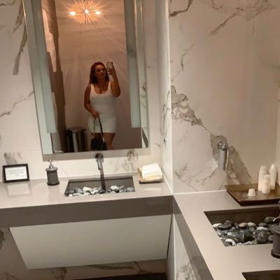 📍Houston | Somewhere minding my business...Are you doing the same?🙃