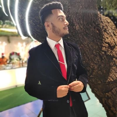 eliii_18497's profile picture. Fashionista👔. Narcissist🚶. 🌠Passionate about my work, in love with my family and dedicated to spreading light🔯 INSPIRE💫