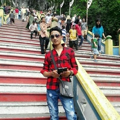 गन्तव्यमा हराएको मान्छे म, तर अाफ्नै उदेश्य मा अडिक छु  ,सबैलाई सम्मान ,सत्कार गर्न रुचाउँछु परिचित या अपरिचित 
कृपया नयाँ छु फलो गर्नुस् है