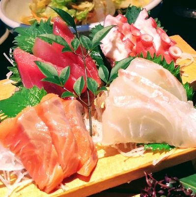 美味しい食事やお酒が大好きなサラリーマン。お寿司。焼肉。B級グルメ。丼。ラーメン。スイーツ。スーパードライ。乾杯!都内中心に食べ飲み歩き。気軽にフォローしてください❗