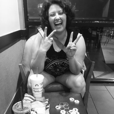 A simple mama who loves plants, roller skating, hula hooping, and Pokemon. The best of fiery chill vibes.