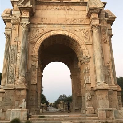 لست سوى عابر سبيل.. سحابة في سماء الكثيرين.. ربما تكون سحابة تهطل على أرواحهم لتكون غيثاً صيبا ، وربما تكون سحابة خفيفة لاتحمل شيئاً سوى أحلام الأطفال .
