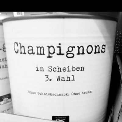 Hutlos glücklich | Duftkerzen-Gegner | Creator of #AgainstPseudo