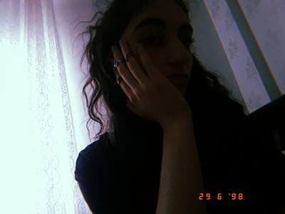 Benim Icin Dunyalari Karsina Alirmisin Demisti Sandalye Cekip Oturdum Karsisina