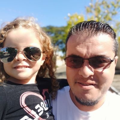 robsondborges's profile picture. Existe duas maneiras de ser feliz nesta vida, uma é fazer-se de idiota e a outra sê-lo.
Sigmund Freud