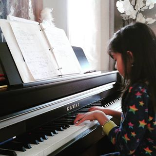 Piano lessons, improve, innovate. 🎶
At your home 🏡
Insta: @feelymusic📰
Facebook: @feelymusiclessons ▶️
Try learning, see if you like it 💭🤔