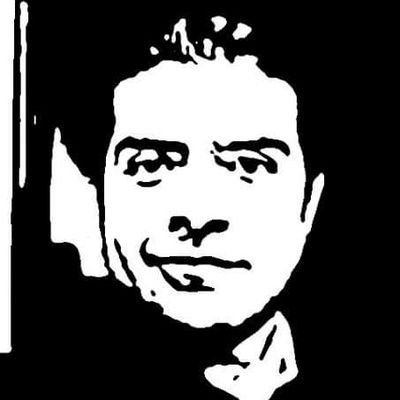 Traductor, joven nostálgico, melómano empedernido, cinéfilo, geek softcore, amante de las cosas simples de la vida.