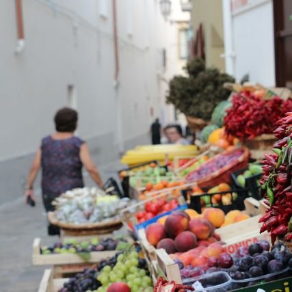 Sono la Pina, vendo frutta e verdura, ma vedo e sento tutto. Cittadina di #Bugliano dal '44. Approdo qui in soccorso alle malefatte degli ultimi tempi.