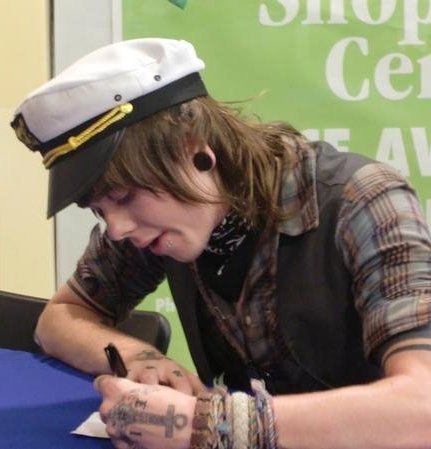 EU AMO O CHRISTOFER DREW E BATATA =) We could live in such harmony