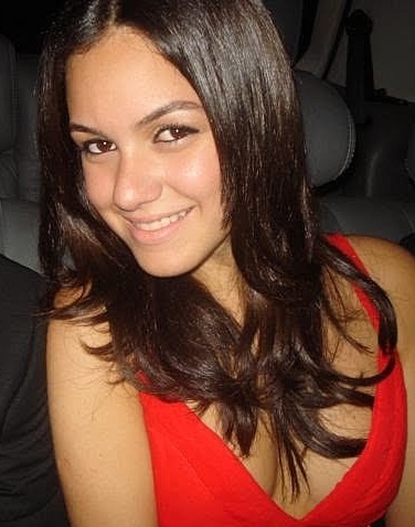 Estudante de Comunicação Social e Direito em Juiz de Fora, flamenguista, dialética, sonhadora e pé no chão.