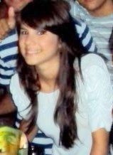 aquela que da uma crise de rir,mas chora por qualquer coisa,que aperta,abraça,beija e morde,que irrita e fica muito irritada tbm,ela e um grande dilema