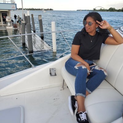 I'm not a player, I just blog a lot. Fashion & Lifestyle Blogger. Talent Acquisition Manager at a #tech #startup. Cat mom. Lover of shoes & glitter.