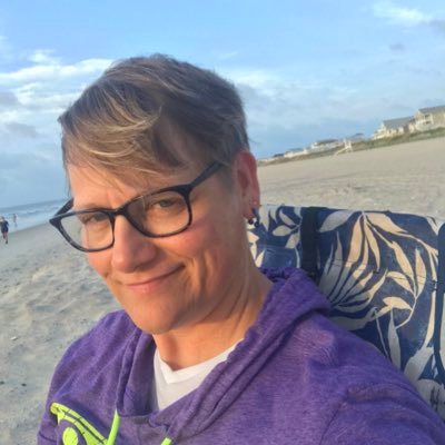 Certified #Mindfulness Instructor & expert in PE settings #Breathe -hoping to cultivate more compassion & empathy in our world https://t.co/DROBgStzPr