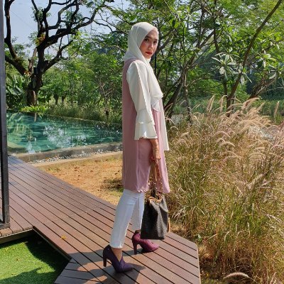 •• E.A 💍
•• Bandung Hospitaliti '09 👩🏻🎓
•• Do The Best and Happy Ending 😇
•• Food And Love ❤
•• Move To My IG : ficarizcaa 📸