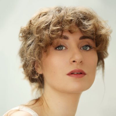 AmeliaMorganx's profile picture. 🐶 / 👶🏼 mum, 💍 to Jeff & fanatic about 🏡 and 🍷