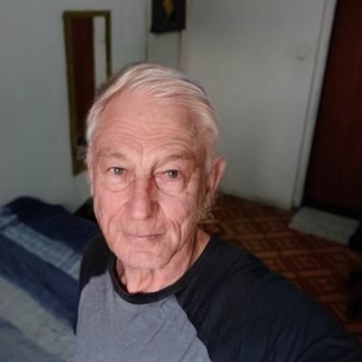 רגע אחד, אתה רוצה להגיד לי שאתה אשכרה רואה את המציאות בצורה שונה ממני?!
אין ברירה, אני אצטרך להקצין את העמדה שלי עוד יותר