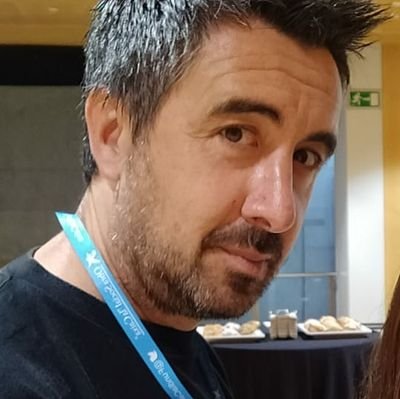 Mestre al Joan Miró de Canovelles. Impossible trobar un millor lloc. Fa un temps que faig de director.