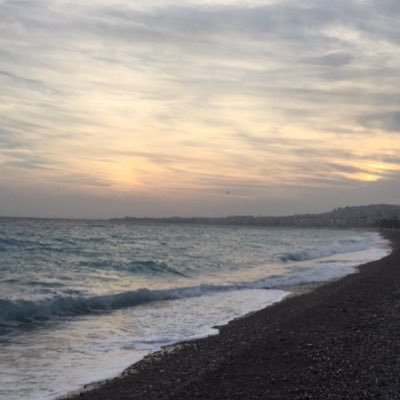 cequejefuis's profile picture. 🌑 ma vie fut prisonnière d’un environnement où fallait avoir pour enfin être.