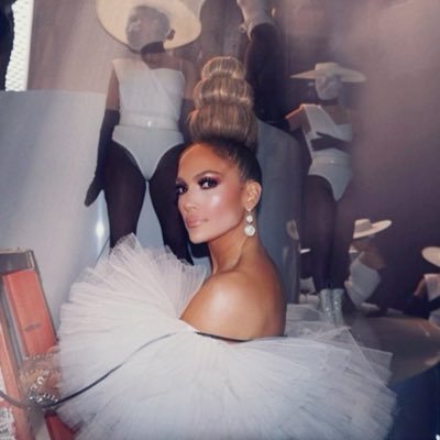 Profile Picture of Vicky  🍃 (@sweetface_jlo) on Twitter