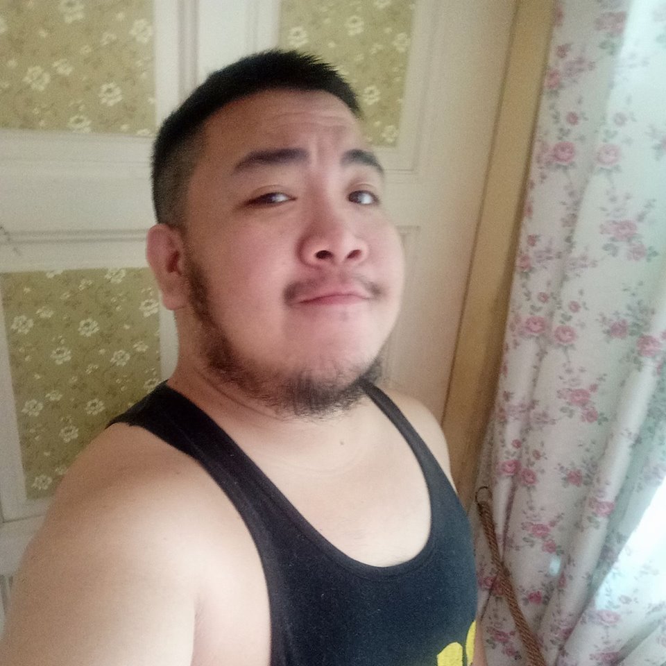 momobea48672404's profile picture. 