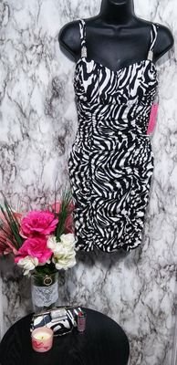TracysCloset is an online gently used clothing store that sells on poshmark & eBay. I'm a new biz just starting out so please support me if you're able.