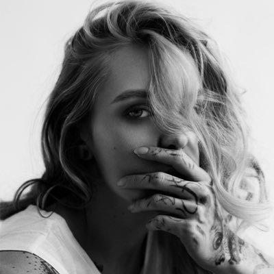 mandamaek's profile picture. just a lady in the cannabis industry 🌻 #chantalesgirl