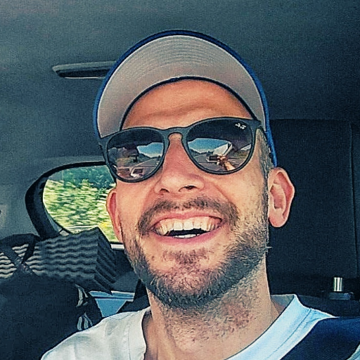 Bewegungsmacher und Über-den-Tellerrand-Schauer, Veränderer und Hobbyphilosoph, #Sport immer und überall. https://t.co/jy36ciuN4l - bewegt auch Dich!