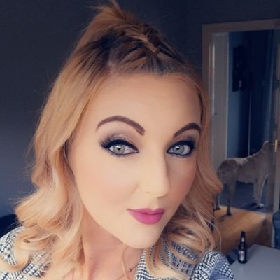 Tattoos
Cut woman
Blonde