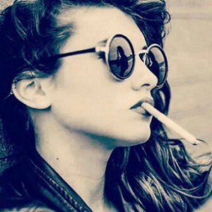 EsmaGle73585056's profile picture. Üstada sormuşlar sevgi mi nefret mi diye, “nefret” demiş ve ekler; çünkü onun sahtesi olmaz.