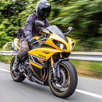 車/バイク/カメラ/ラーメン/モンスト/など。バイク:YZF-R1 車:GRB カメラ:EOSkissX9i バイクと車に乗せられている激遅アマリングおじさん #ちゃおにゃんメモ