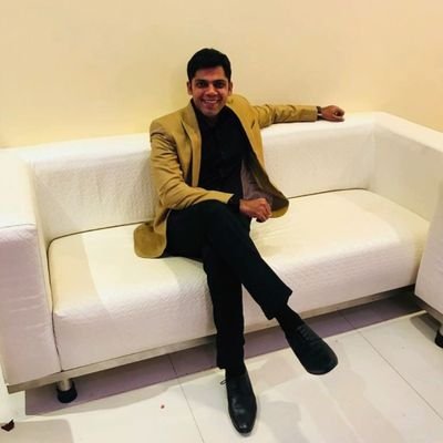 with over 20yrs of experience in financial services, currently working as Director - Private banker, HDFC bank. Graduated from Chicago booth school of business.