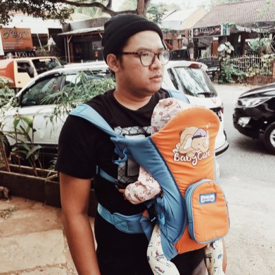 InnocentQnoz's profile picture. Pengen jadi Rockstar tapi tidak kesampaian