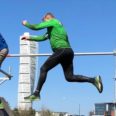 KBHhandboll's profile picture. Handbollsnörd från Vollsjö. Fader till Oscar och Emil.