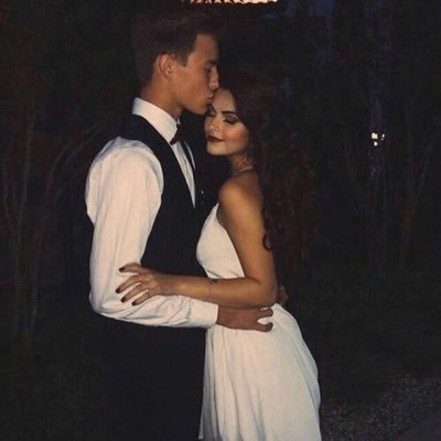 طاوله ، قهُوه ، أنا ، بإنتظارك .