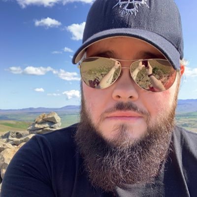 Hrellir's profile picture. Multi disciplinary digital product designer, UI/UX yadda yadda… also, other things too