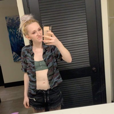 oliviaxmari3's profile picture. if you’re going through hell keep going...